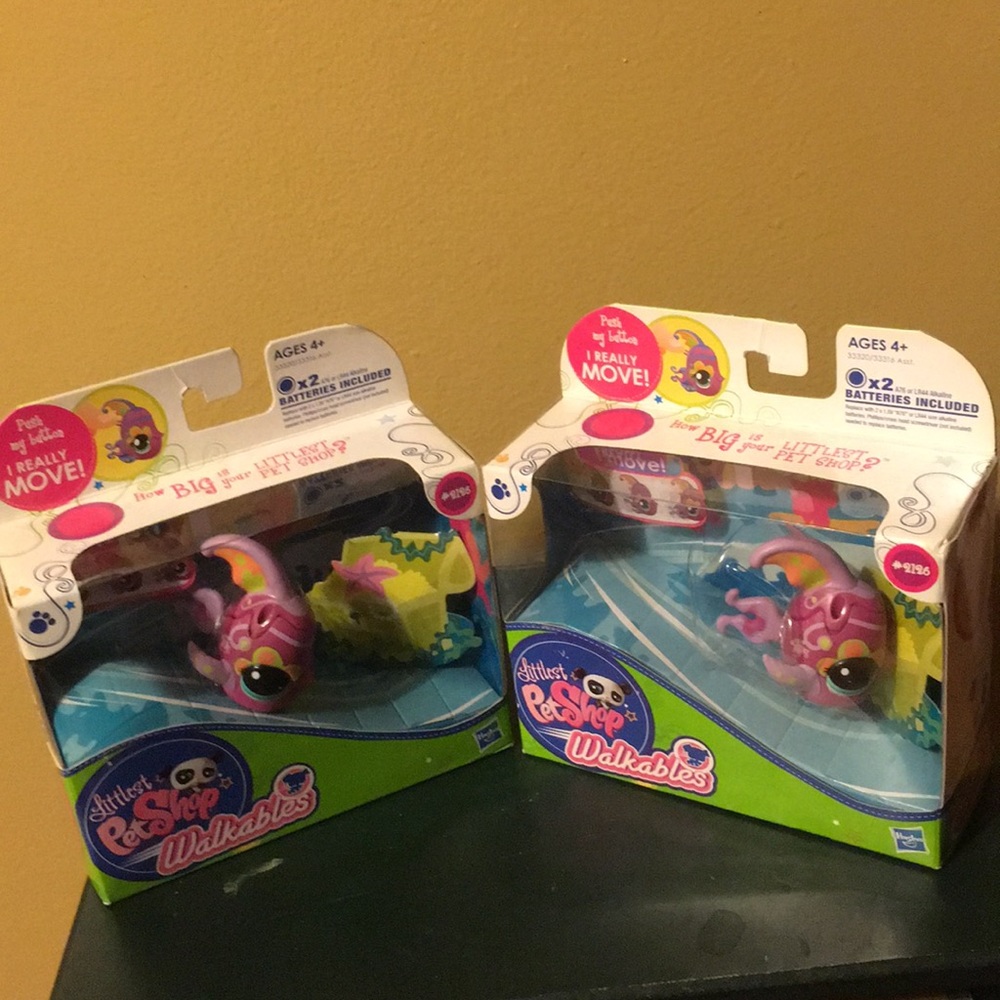 Littlest Pet Shop moving Walkable Fish 2 packs NEW Highly collectible fun fish
